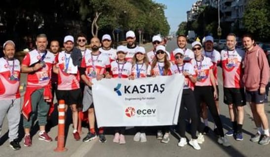 Kastas ha corso per il bene della Maratona di Izmir 2024